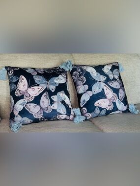 Pair of NEW 18x18” butterfly pillows.Print/ solid,Sofa dorm, girls room, tassles